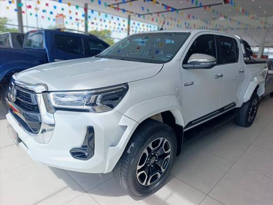TOYOTA HILUX 2.8 D-4D TURBO DIESEL CD SRX PLUS 4X4 AUTOMÁTICO TOYOTA HILUX 2.8 D-4D TURBO DIESEL CD SRX PLUS 4X4 AUTOMÁTICO